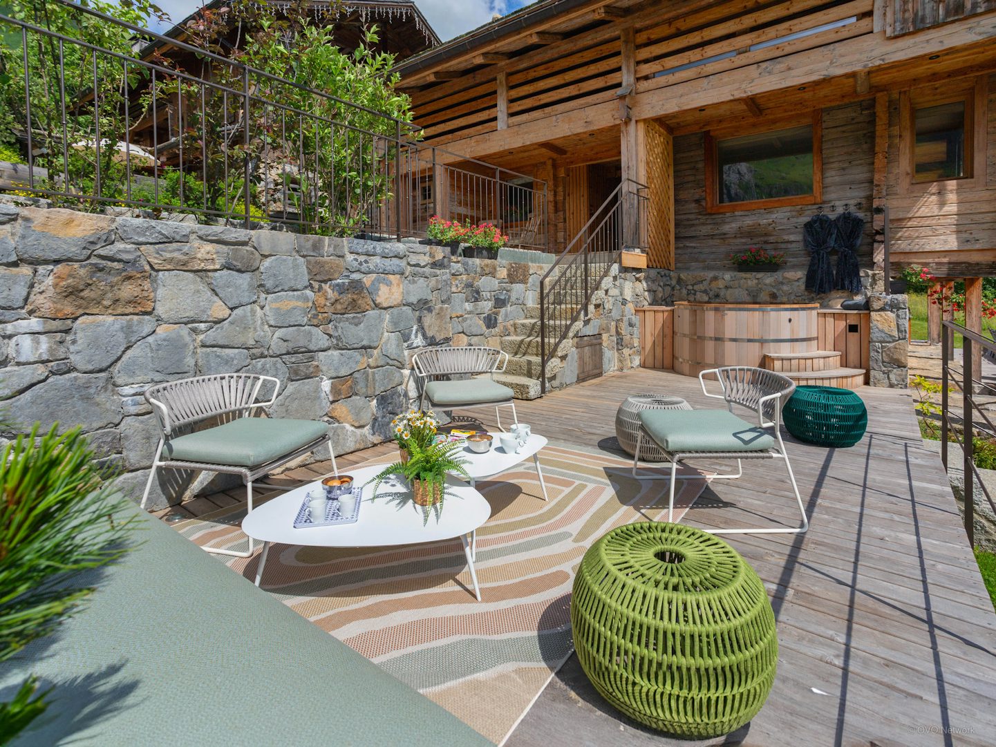 The furnished terrace at Chalet Argali