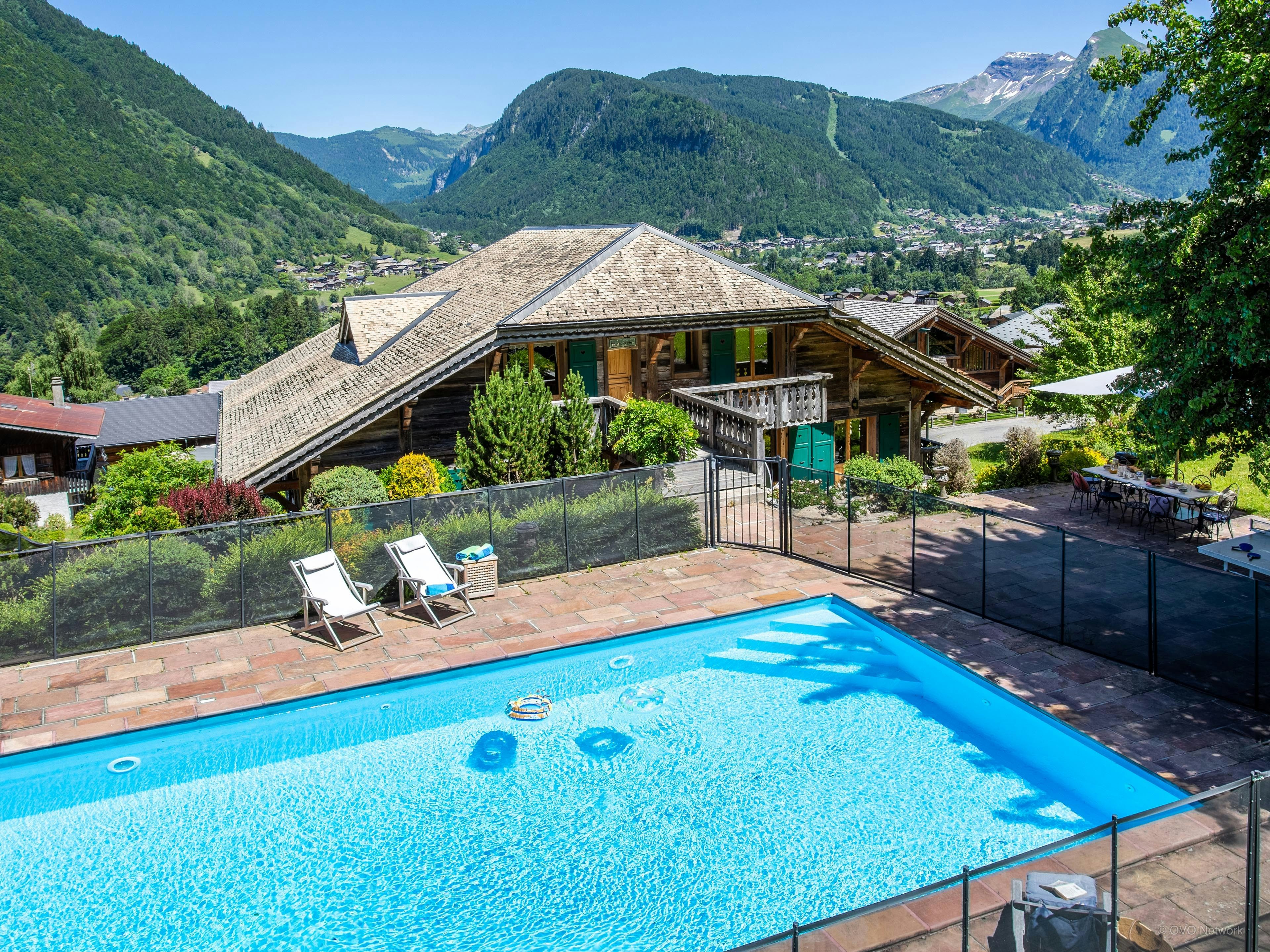 Le Chalet Gueret est une location adaptée aux ados avec sa piscine creusée extérieure.