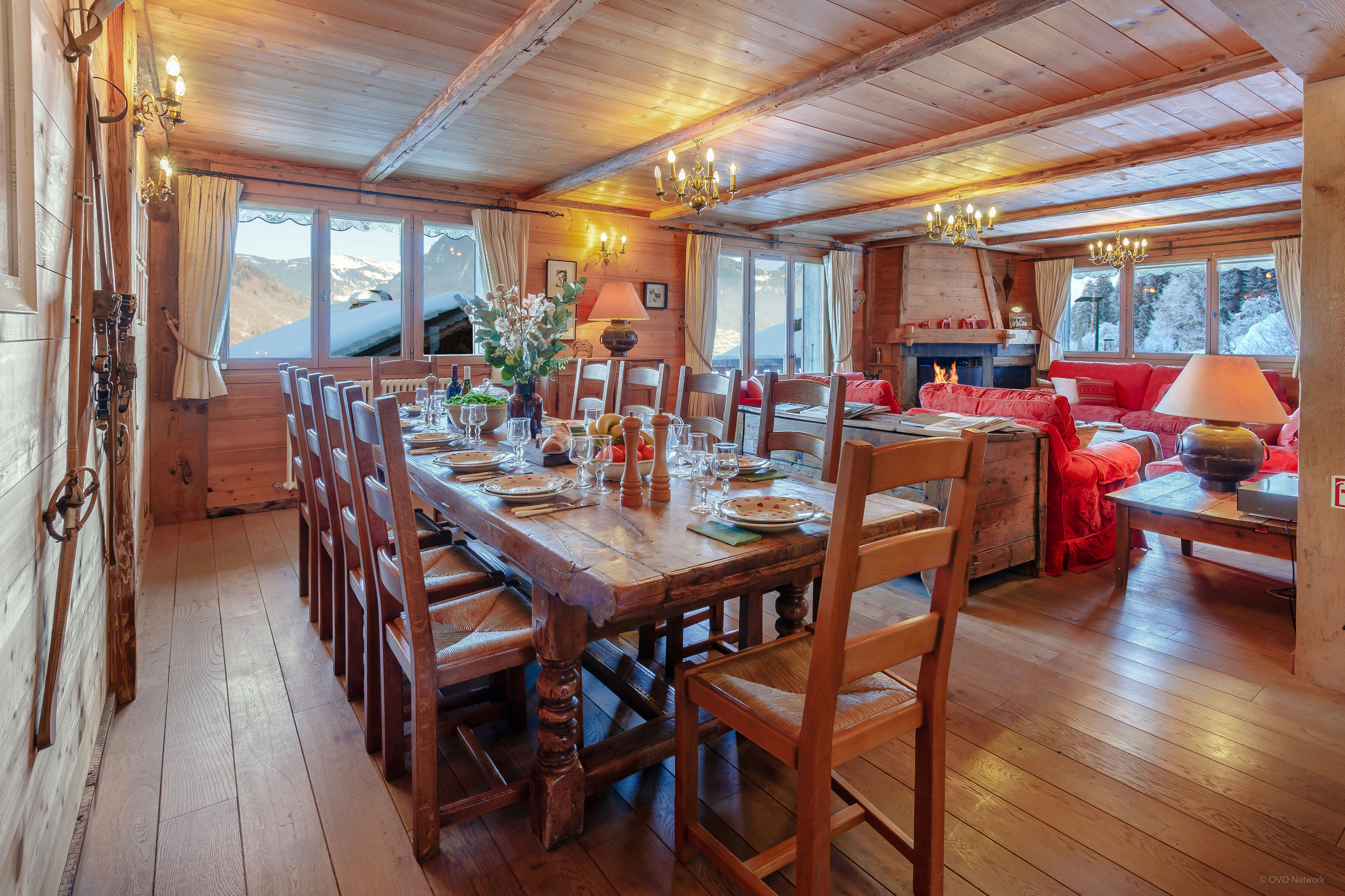 La grande salle à manger du Chalet Gueret.