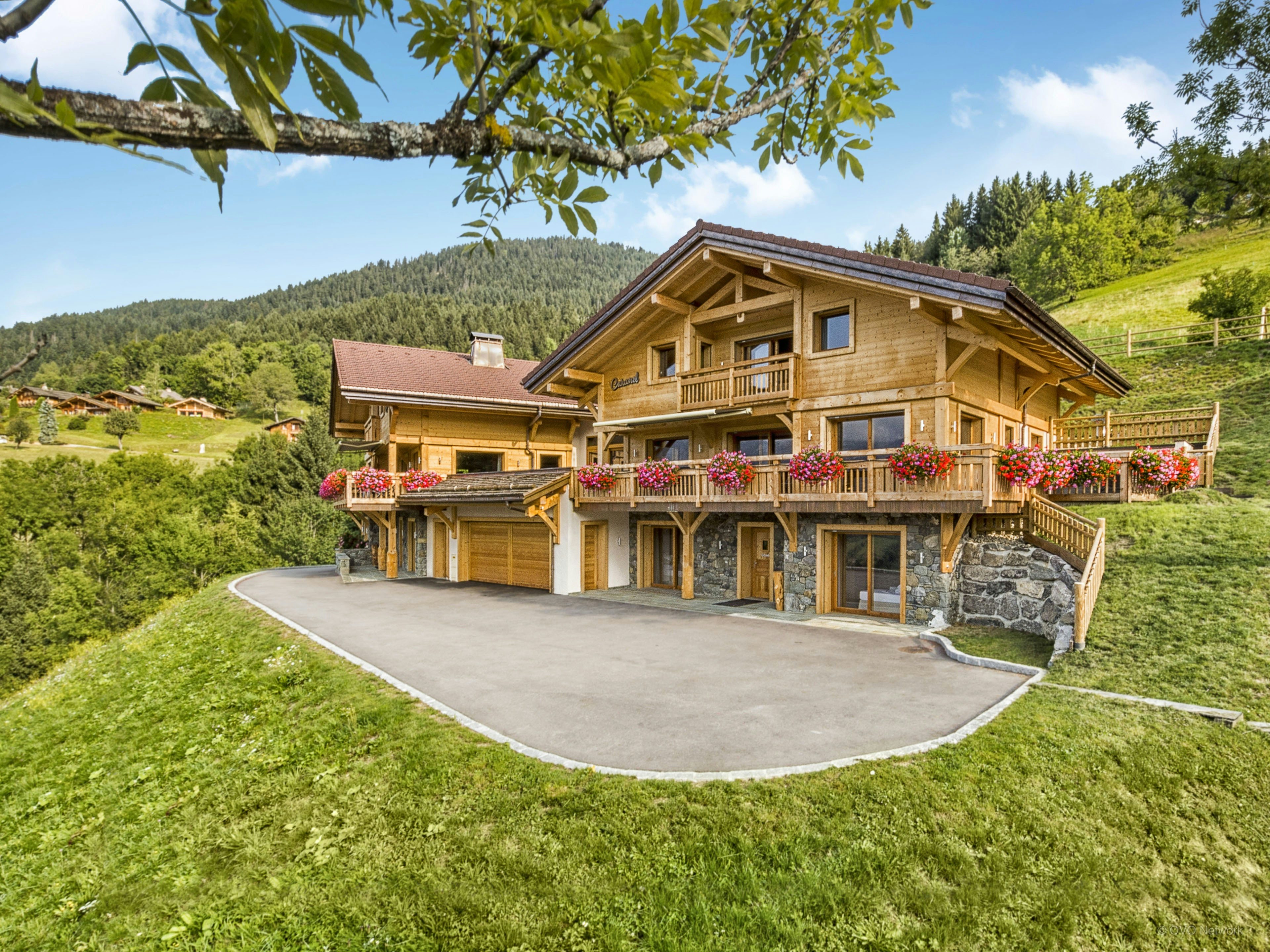 Earvin C. nov. 2021 (Chalet Caramel)