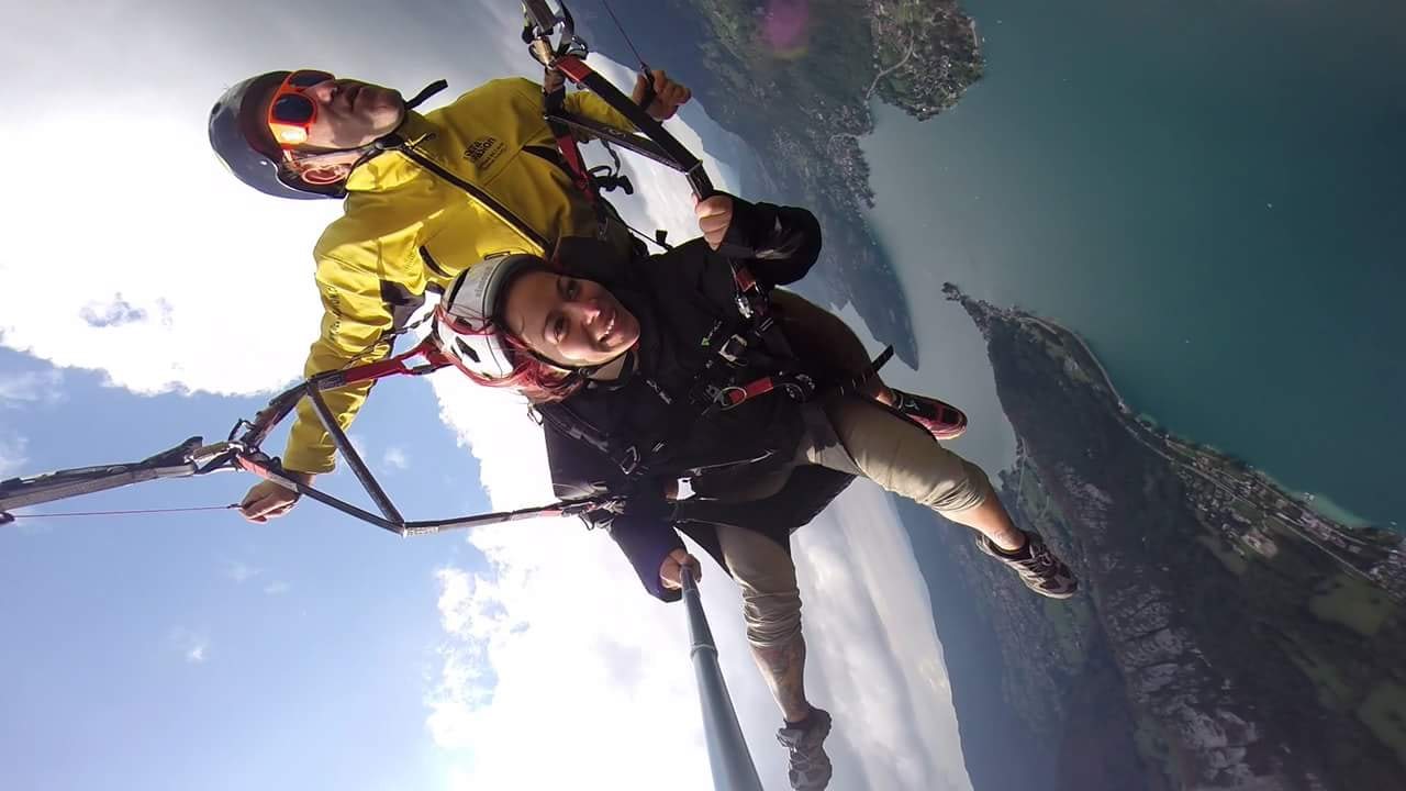 Parapente tandem au-dessus du lac d'Annecy