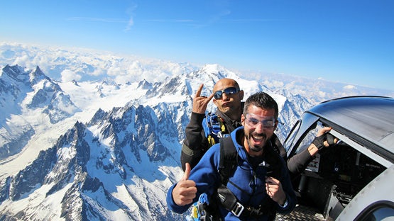 Saut en parachute tandem dans les Alpes