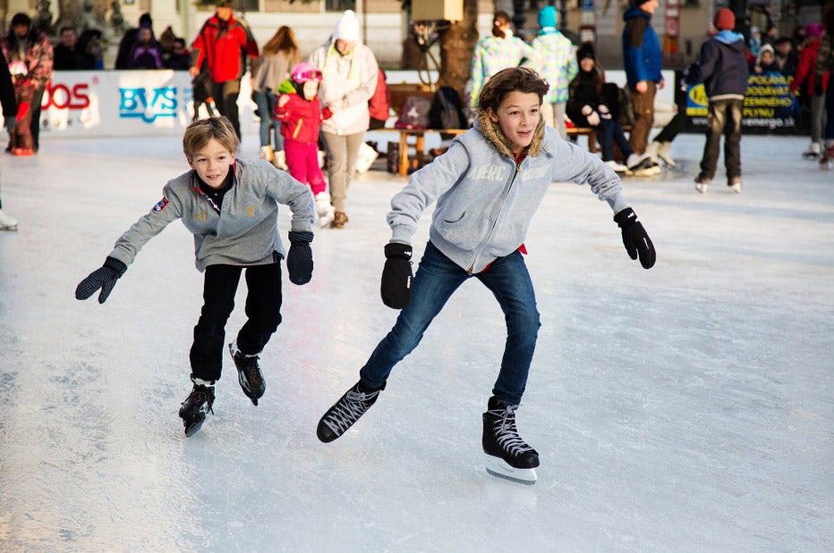 Ice skating in Annecy, La Clusaz and Le Grand Bornand plus ice hockey